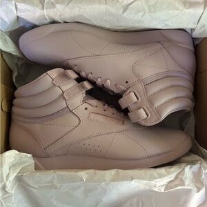 NWOT Reebok Classic Ashen Lilac Size 8 Never Worn